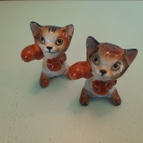 Vintage Ceramic Boxing Cats Kittens Salt & Pepper Shakers SCARCE! - Picture 13 of 13